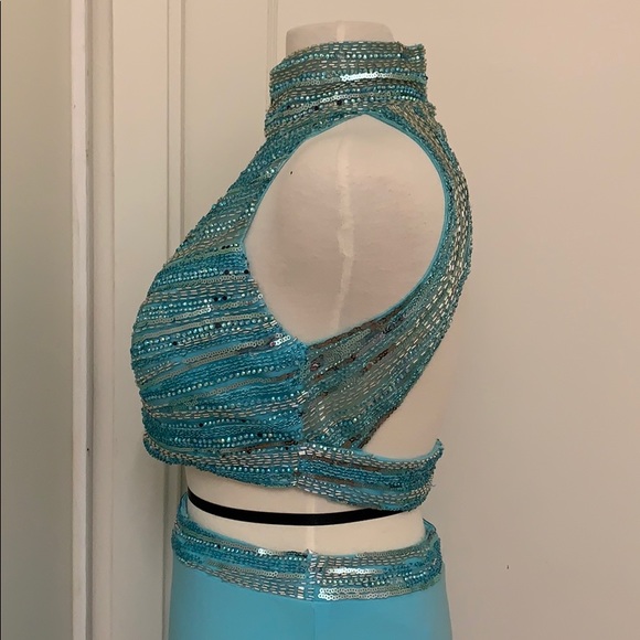 Elegant teal open back two piece - Picture 4 of 7